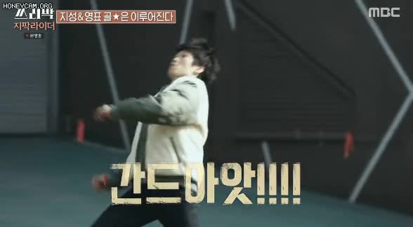 포르투갈전 골 재연하는 이영표와 박지성 - 꾸르